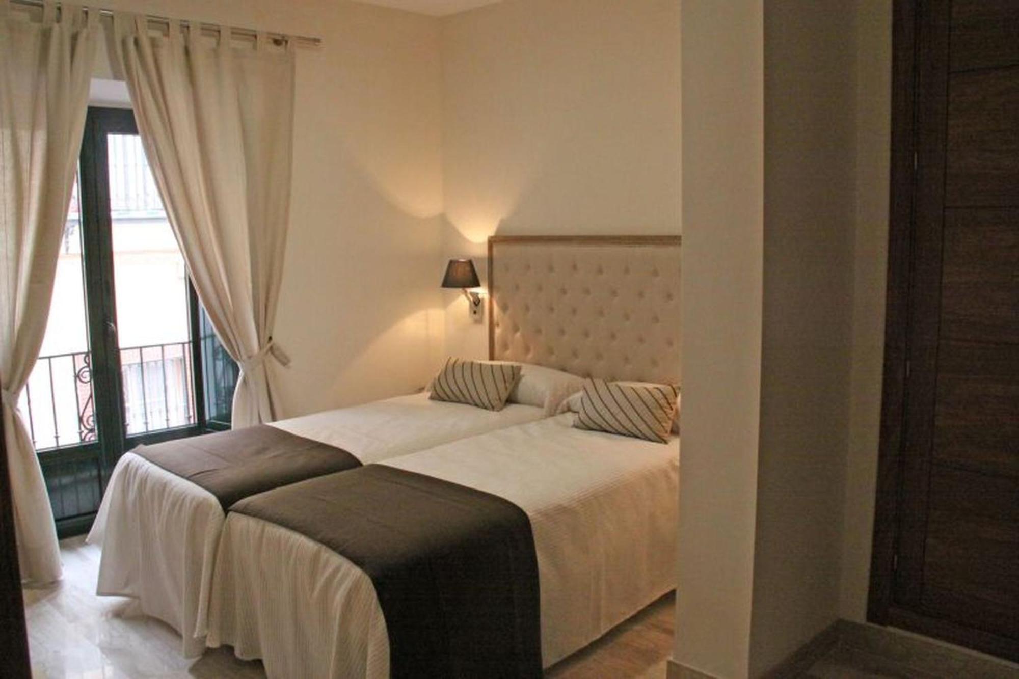 Apartamentos Living Sevilla Centro Maestranza — Photos 2