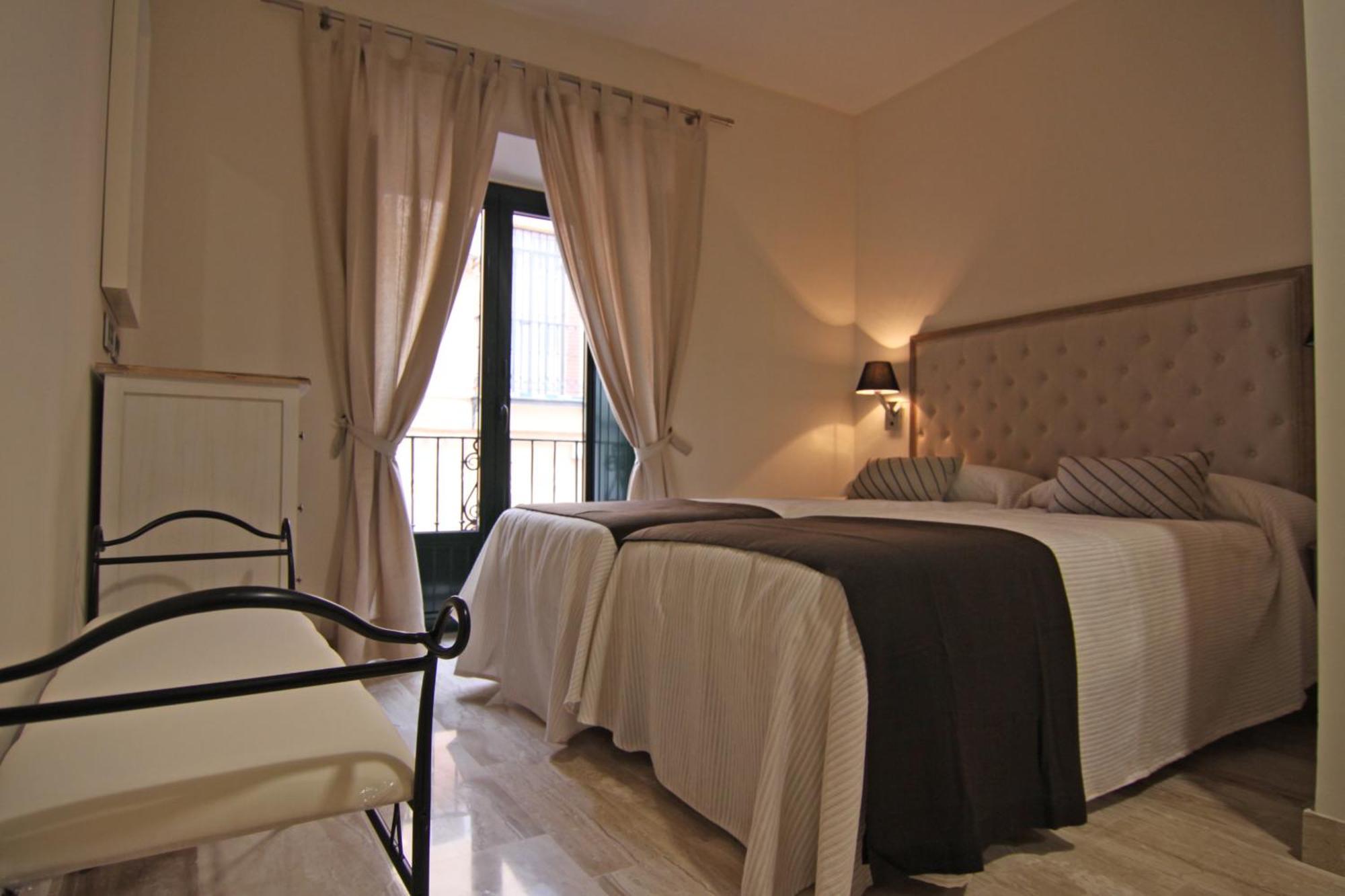 Apartamentos Living Sevilla Centro Maestranza — Photos 1